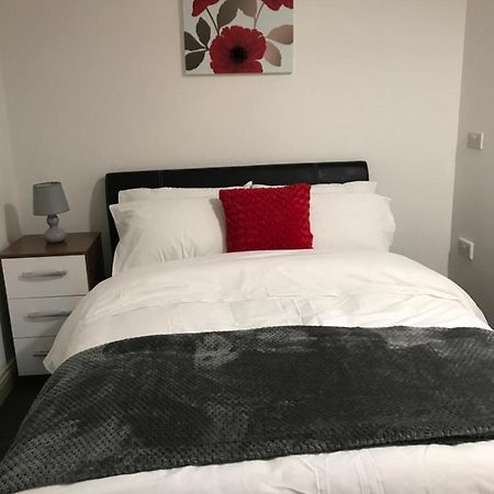 2 Bedroom Apartment プリマス エクステリア 写真