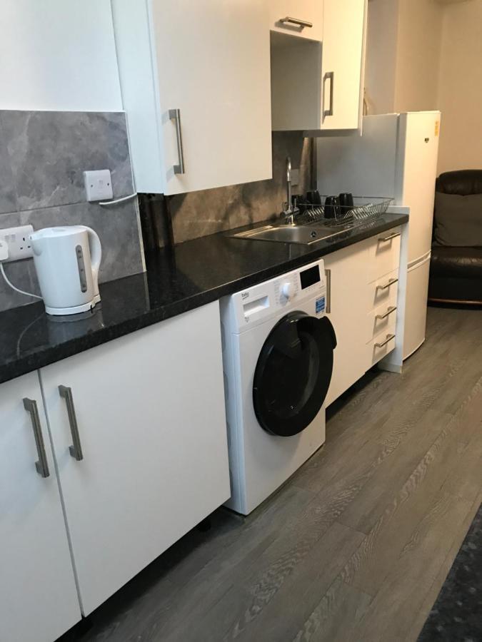 2 Bedroom Apartment プリマス エクステリア 写真