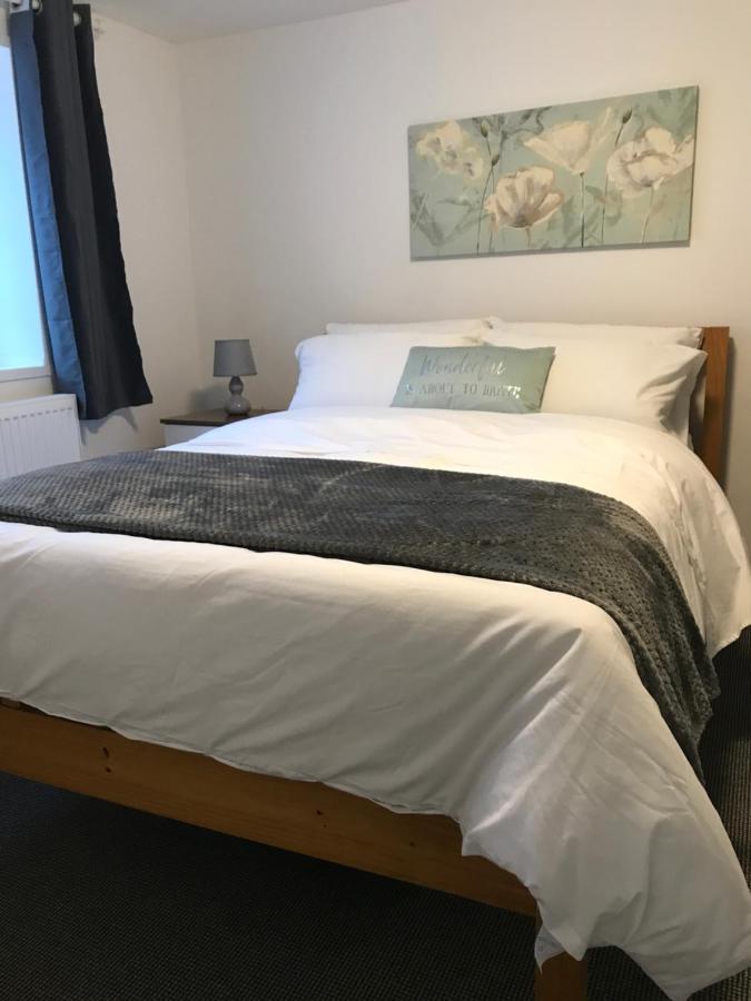 2 Bedroom Apartment プリマス エクステリア 写真