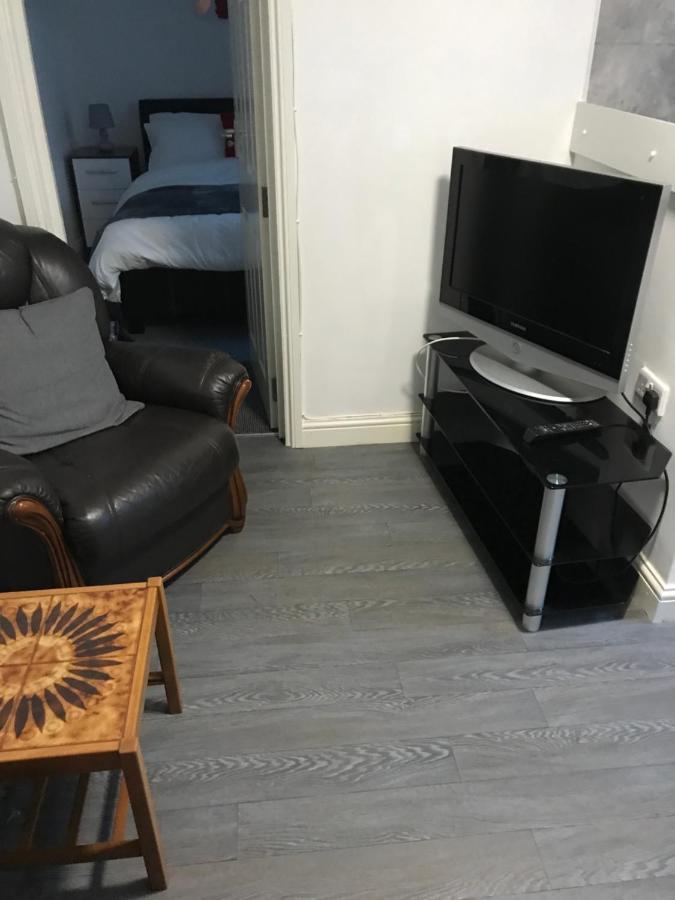 2 Bedroom Apartment プリマス エクステリア 写真