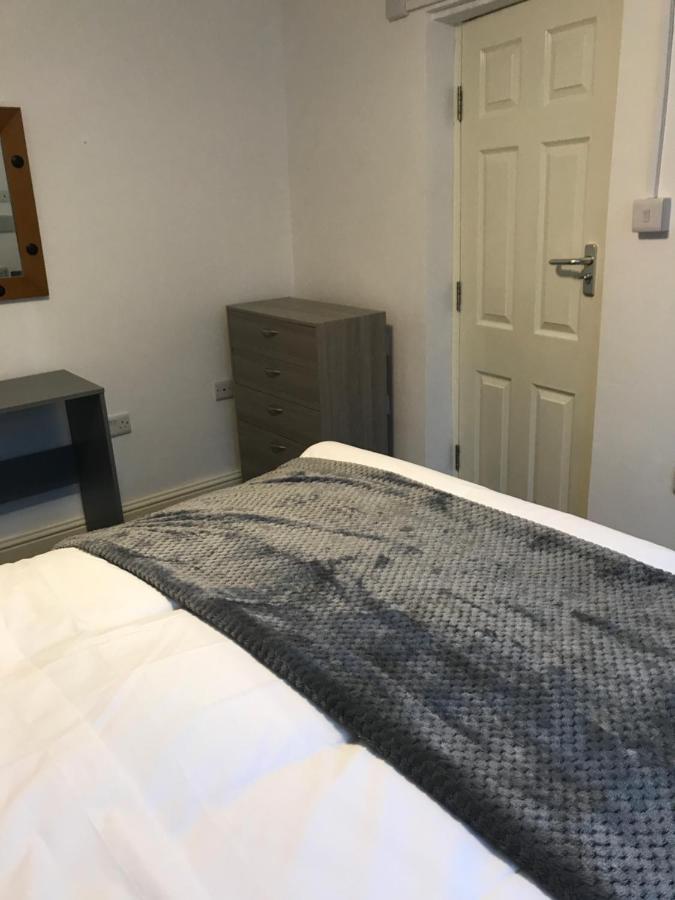 2 Bedroom Apartment プリマス エクステリア 写真